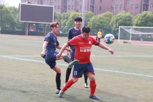 水晶宫官方：免签27岁后防线多面手明格萨，签约4年时间